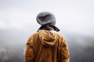 Leia mais sobre o artigo Minimalismo: O Retorno em 2025 e as Novas Tendências Sustentáveis