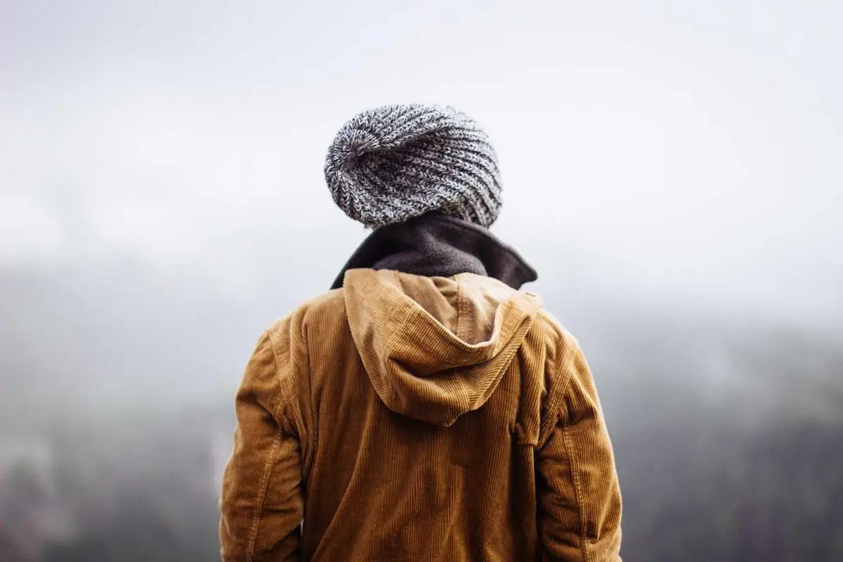 Leia mais sobre o artigo Minimalismo: O Retorno em 2025 e as Novas Tendências Sustentáveis