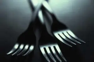 Leia mais sobre o artigo Tendências retrô que dominarão a moda brasileira em 2025