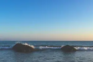 Leia mais sobre o artigo Iluminação sustentável e eficiente para salas em 2025