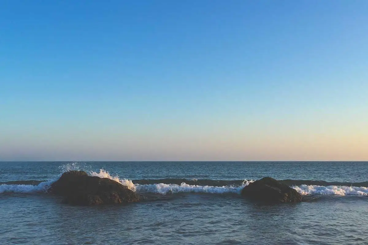 Leia mais sobre o artigo Iluminação sustentável e eficiente para salas em 2025