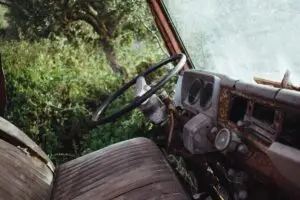 Leia mais sobre o artigo Tendência de Vestidos de Baile Anos 80 em 2025 no Brasil